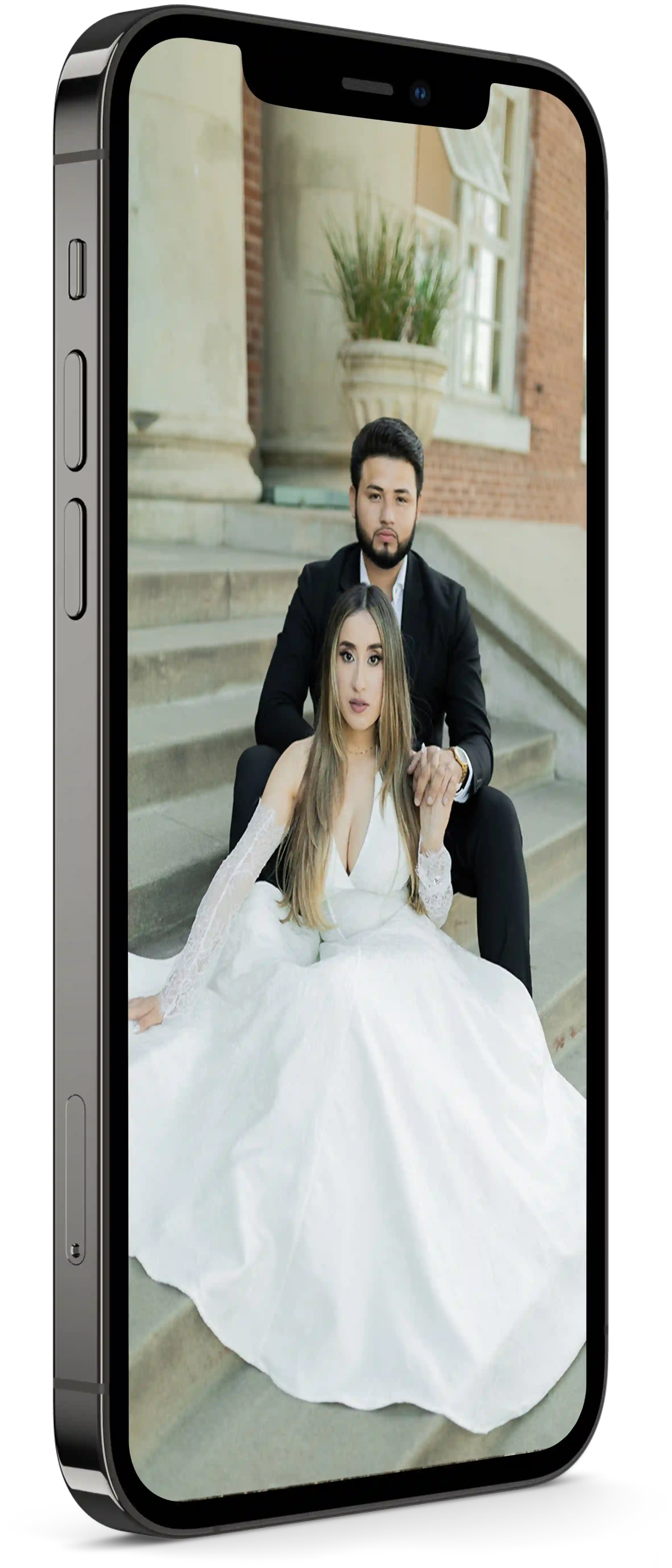 Mockup de un teléfono con una invitación para boda