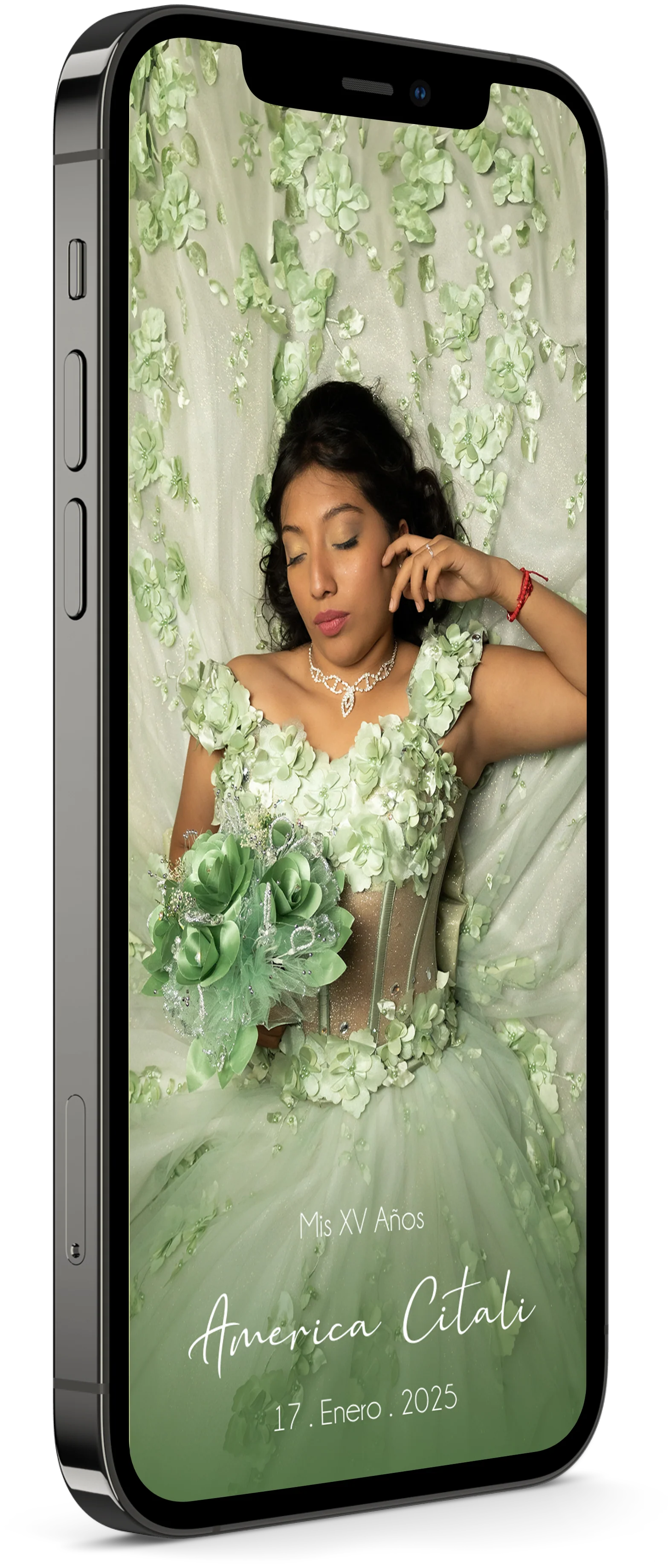 Mockup de un teléfono con una invitación para xv años
